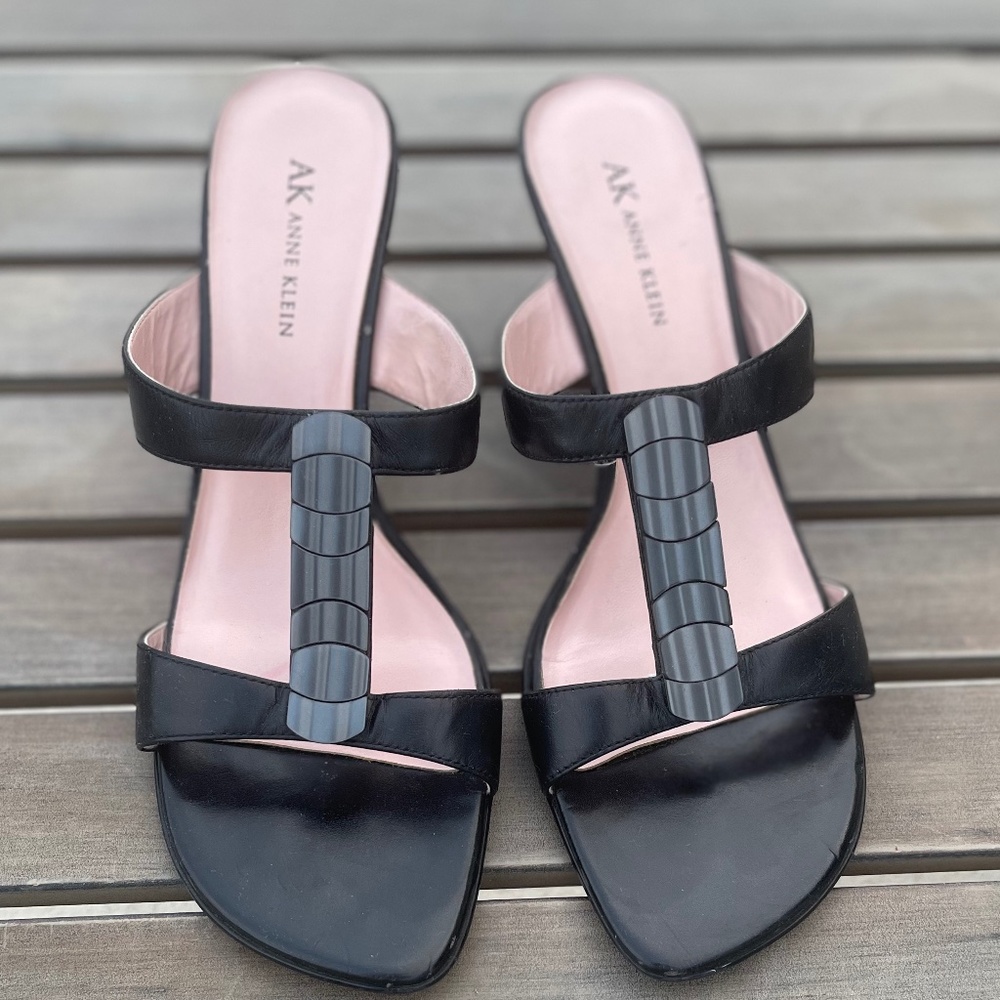 Anne Klein Heels Shoes Dress up or down - Nice!